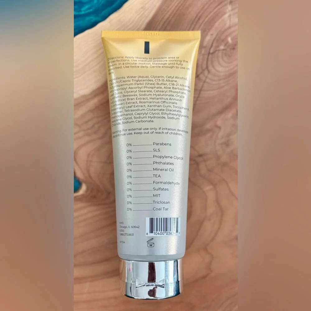 Vitamin C + Hyaluronic Dark Spot Cream — Radiance Moisturizer in Metallic Gold - Picture 2 of 2